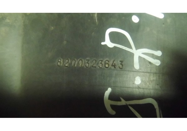 Підкрилок Renault Kangoo, передній, правий передній, 8200323643*